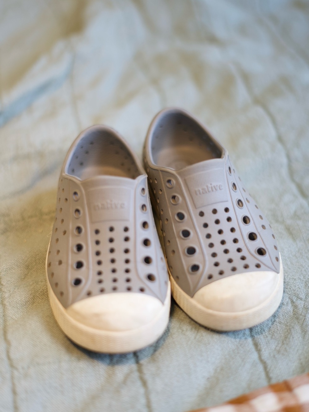 Native Kids Jefferson Slip-On Shoes in Light Gray Size C7
